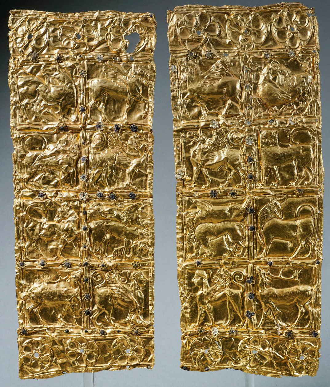 Folha com decoração em relevo de Delphi (ouro) de Greek