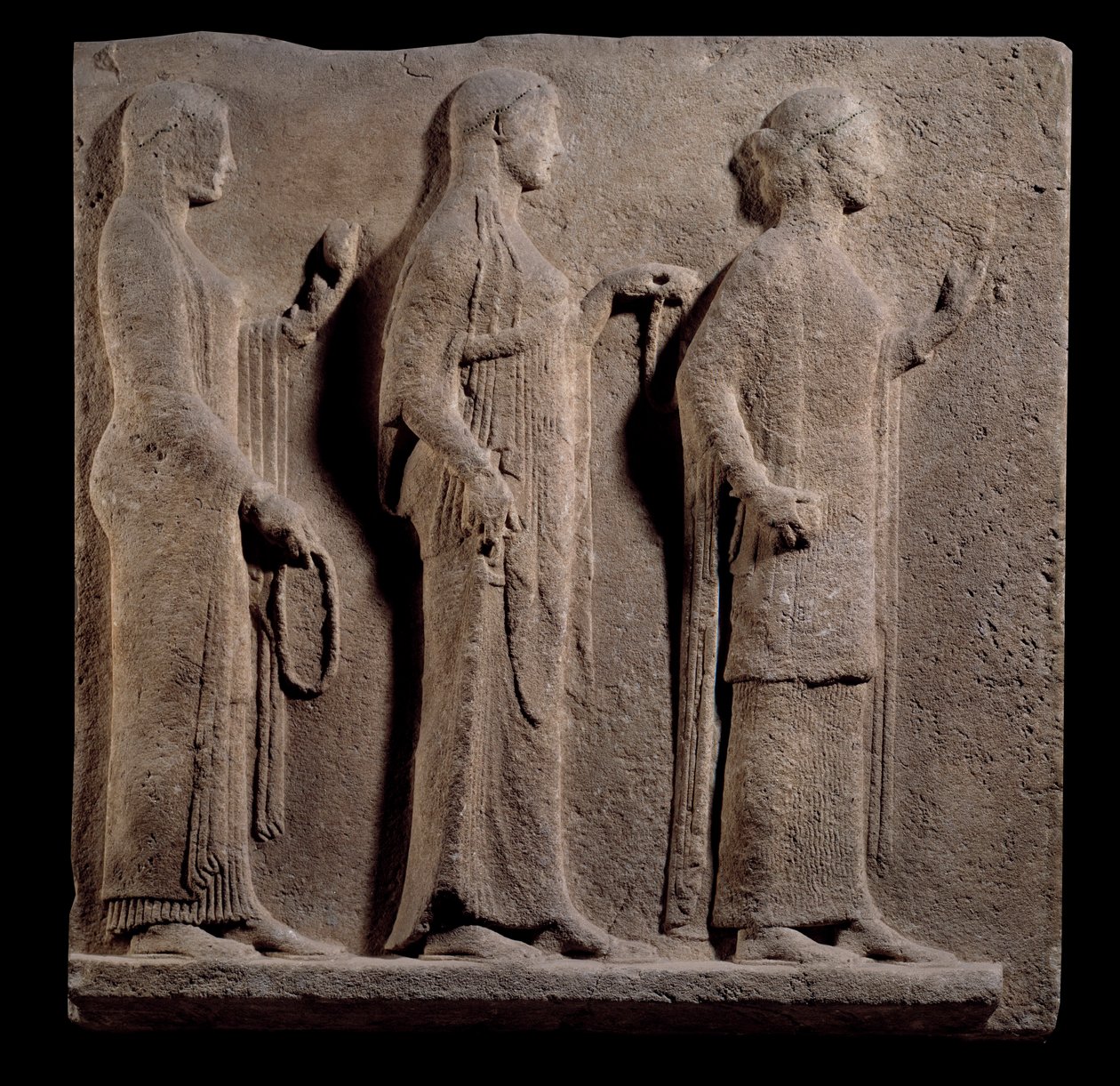Arte grega: placa da passagem dos Theores: rosto representando as graças. Baixo relevo de mármore da ilha de Thasos na Grécia. 480 AC. Paris, Museu do Louvre de Greek
