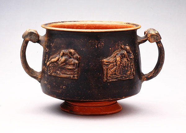 Kantharos com Relevo, encontrado em Pergamon, c.100 BC (cerâmica) de Greek
