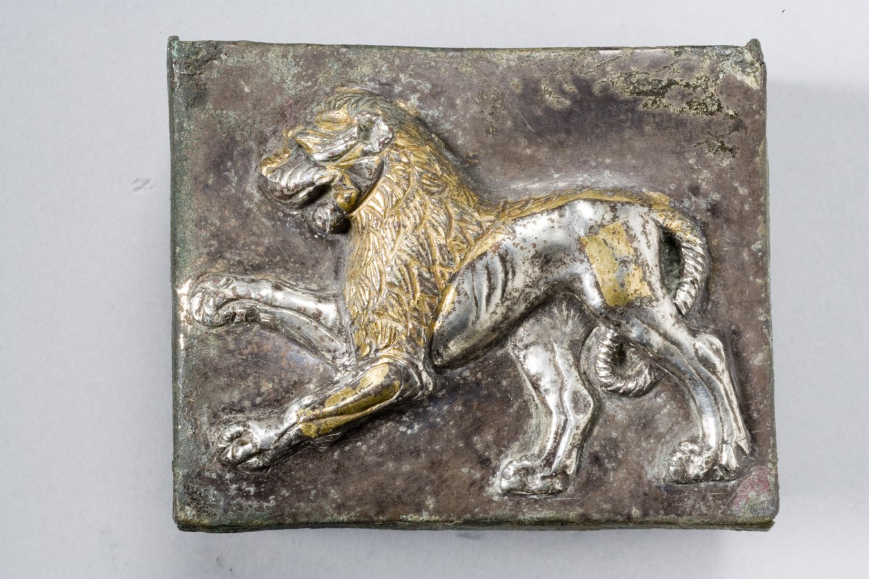 Tampa de uma caixa, helenística (parcel gilt silver) (ver também 270391) de Greek
