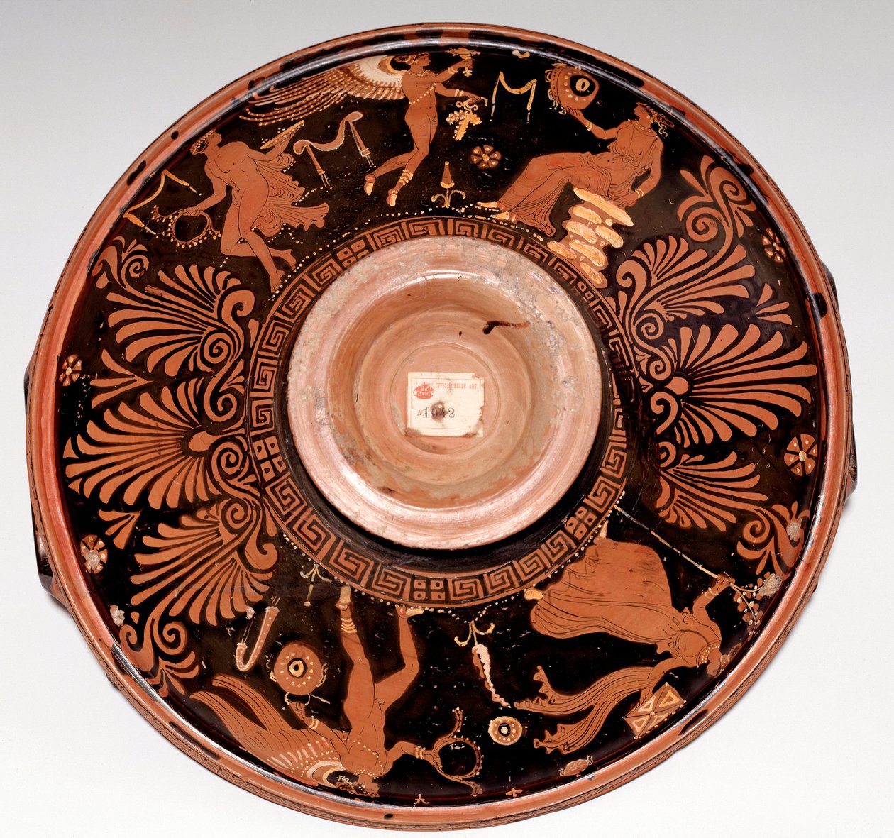 Patera com maenad e Eros (terracotta, 325-300 aC) de Greek