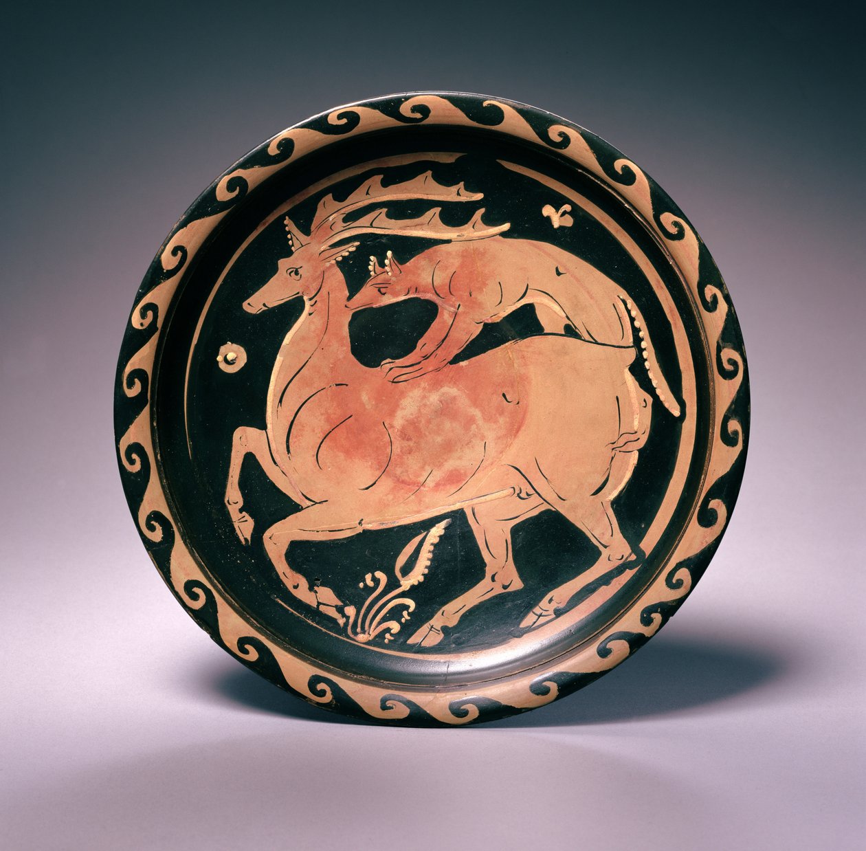 Prato Apuliano de Figuras Vermelhas, atribuído ao Pintor Lampas, c.350-325 aC (terracota) de Greek School
