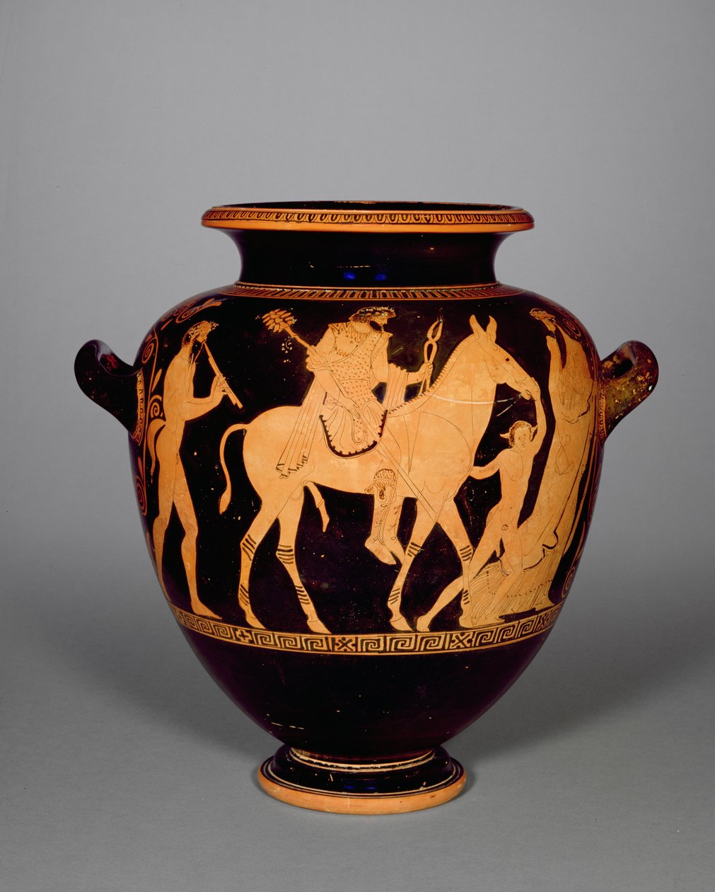 Estames áticos de figuras vermelhas, representando o retorno de Hefesto, do Grupo de Polígonos, c.440 aC (cerâmica) (ver também 293.739 e ver detalhes em 307551). de Greek School