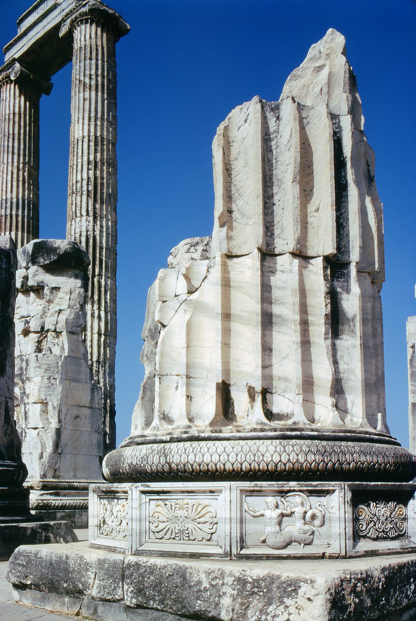 Base de uma coluna no Templo de Apolo, c.300 aC de Greek School