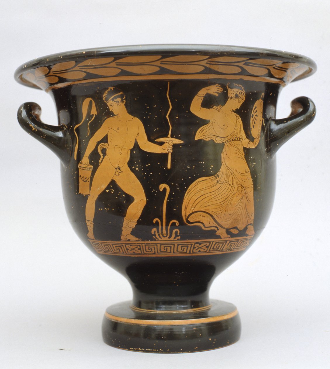 Krater proto-apuliano em forma de sino com sátiro e bacante de Matera, Itália (cerâmica) de Greek School
