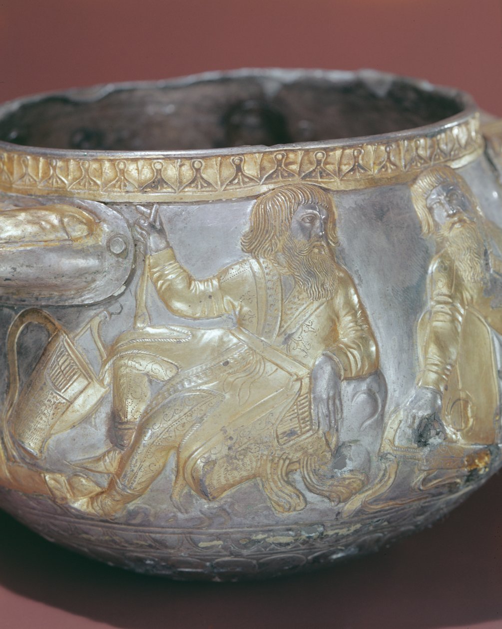 Copo de bebida representando soldados citas (prata dourada) (detalhe de 343629) de Greek School