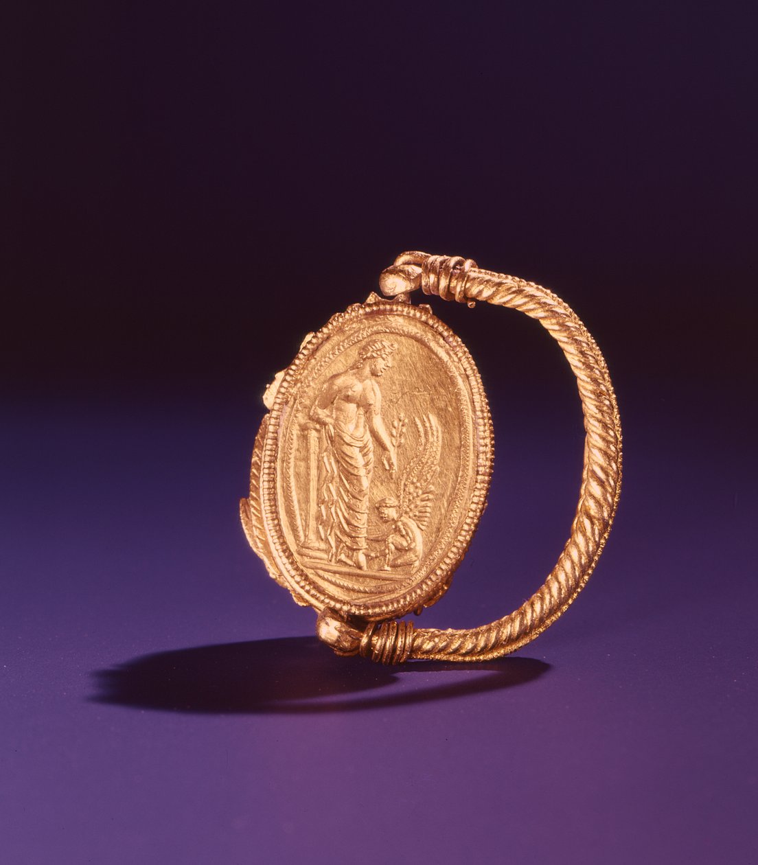 Anel de dedo com Afrodite e Eros (ouro) de Greek School