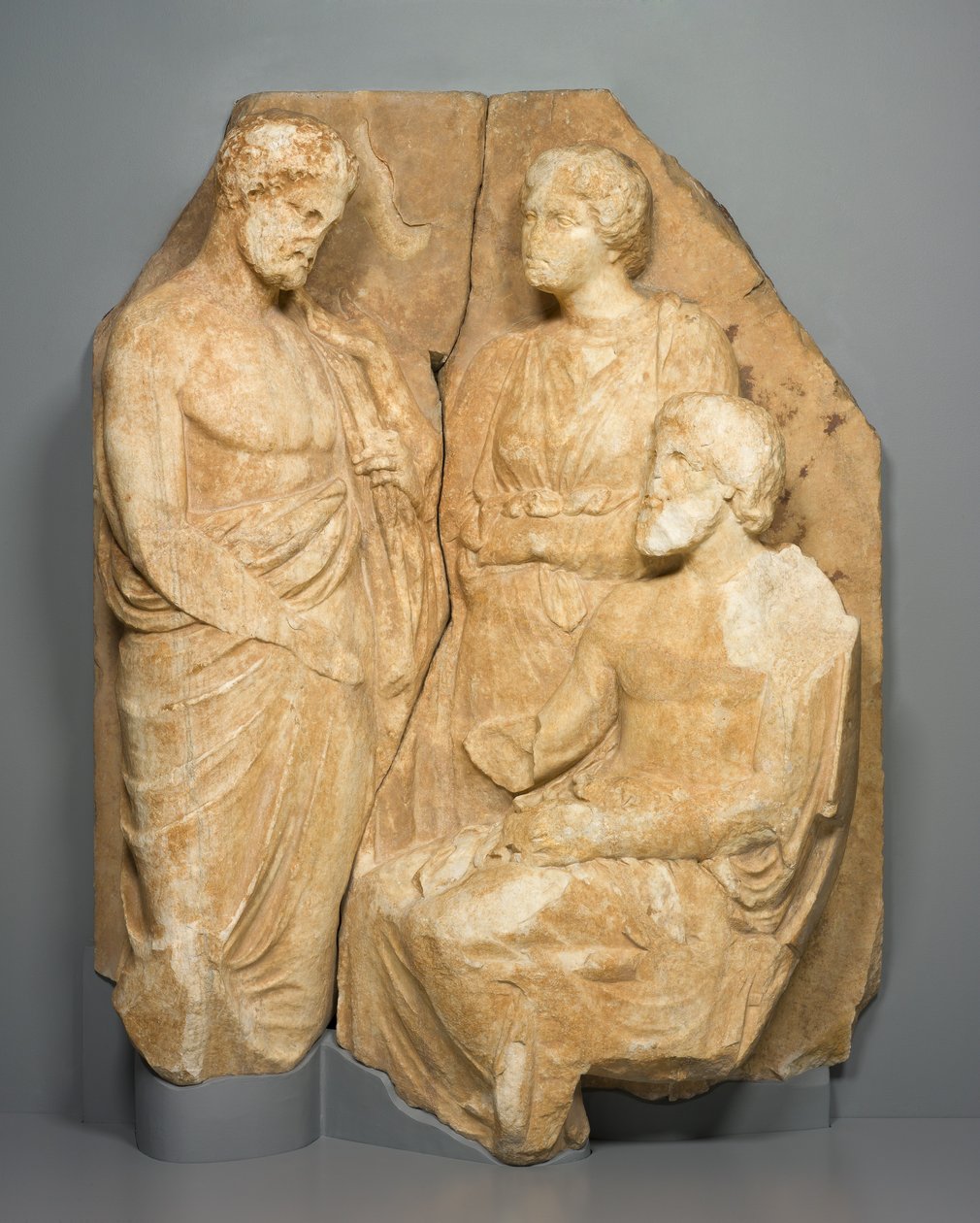 Fragmento de um Naiskos Funerário de Greek School