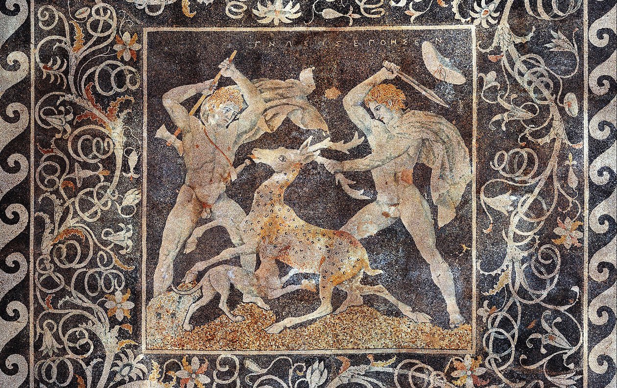 Mosaico da caça ao veado, Alexandre o Grande e Hefestion (Heféstion), Pela, Grécia, 330-300 a.C. (mosaico) de Greek School