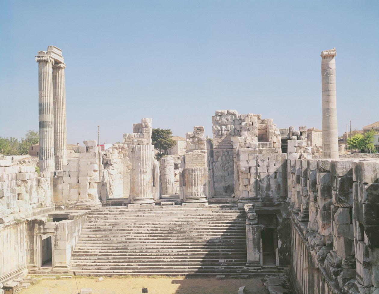 A Grande Escadaria do Templo de Apolo, c.336 aC de Greek School