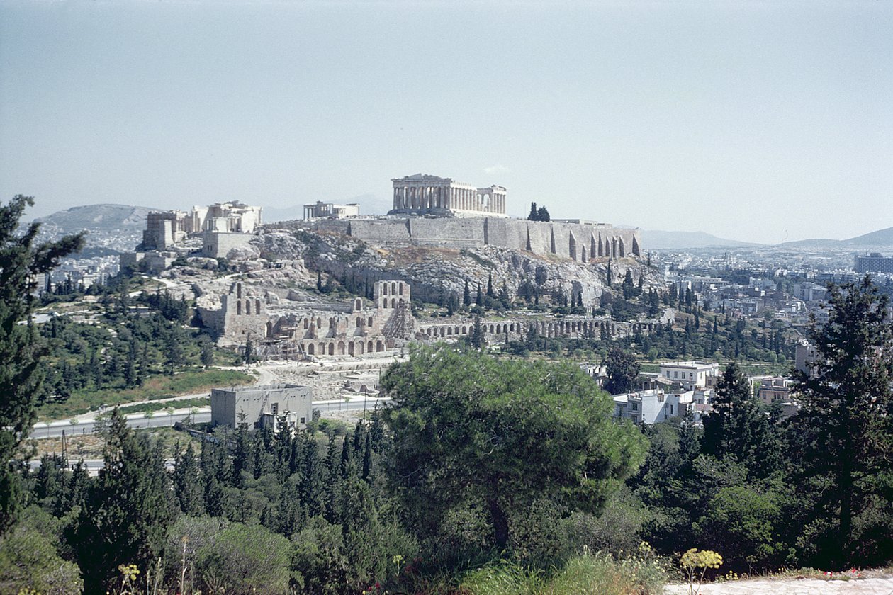 Vista oeste da Acrópole, construída c.600 aC-450 aC de Greek School