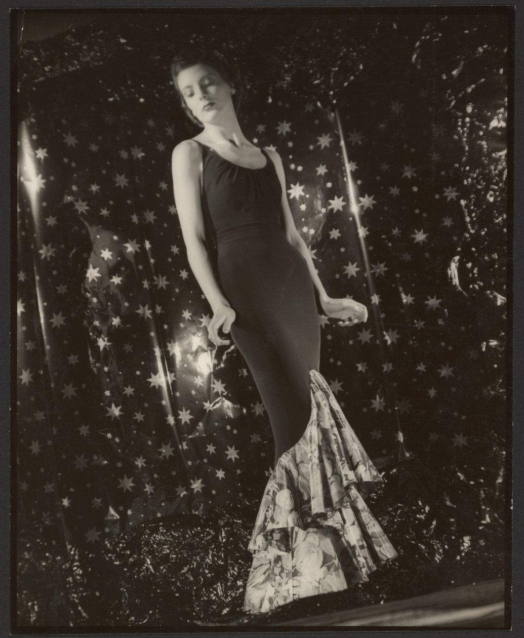 [Retrato de uma modelo de moda feminina não identificada]. de Günther Krampf