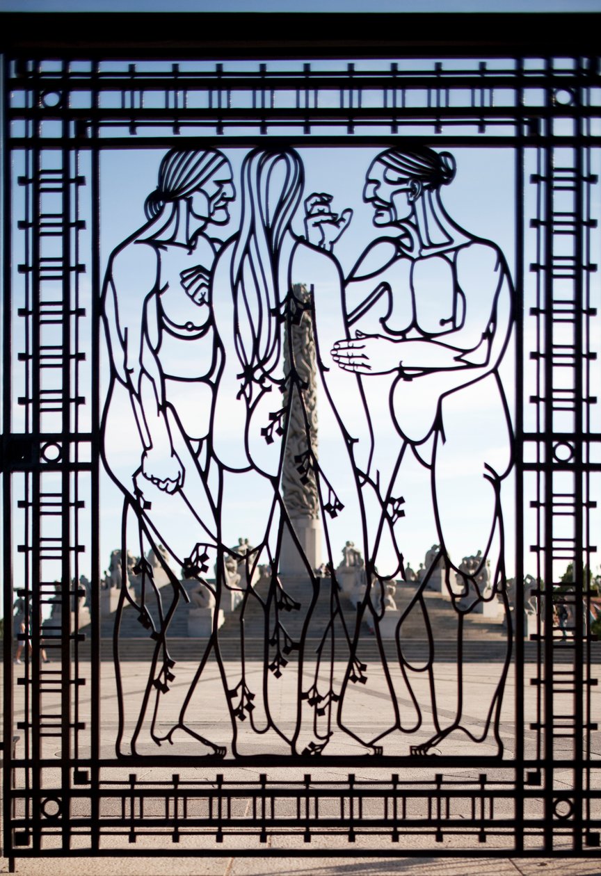 Portão de entrada para o Parque das Esculturas, três fêmeas (ferro) de Gustav Vigeland