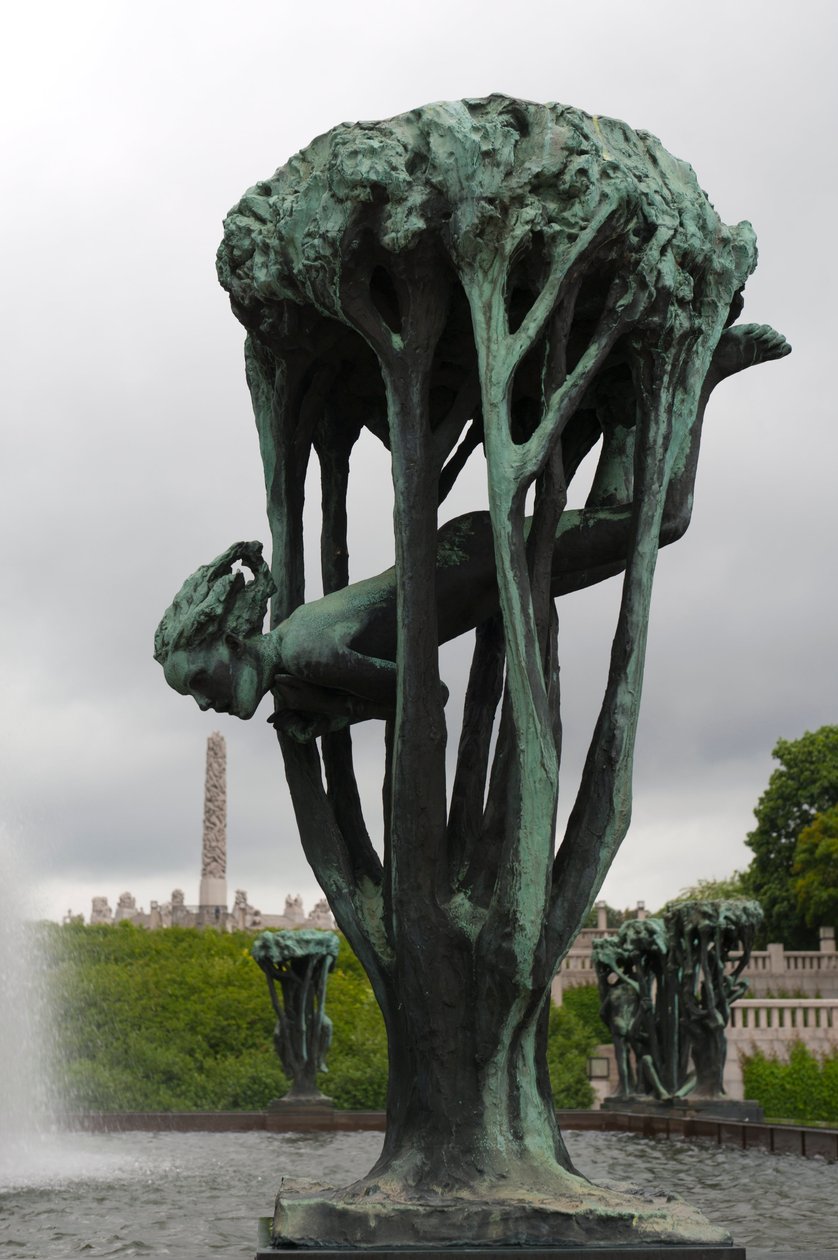 Garota em uma árvore, escultura em Frogner Park, Oslo, Noruega (bronze) de Gustav Vigeland