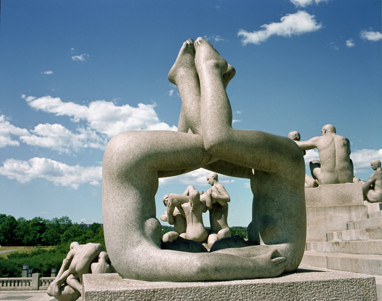 Instalação Vigeland - as esculturas de Gustav Vigeland