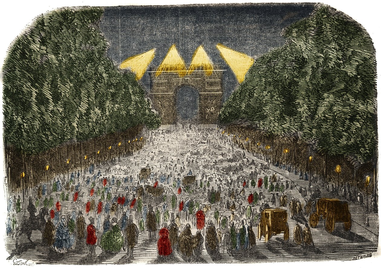 Multidão admirando a iluminação elétrica do Arco do Triunfo e dos Campos Elíseos (Champs-Elysees) em Paris nos dias 26 e 27 de outubro de Gustave Dore