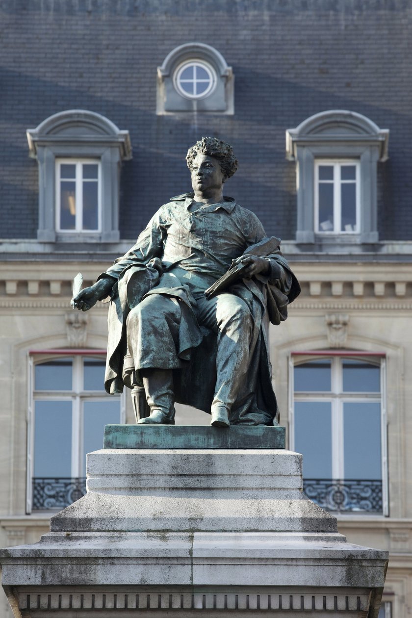 Estátua de Alexandre Dumas (1802-1870), escritor francês, autor dos Três Mosqueteiros e Conde de Monte Cristo (Monte Cristo), escultura de bronze de Gustave Dore (1832-1883). Fotografia, KIM Youngtae, Paris. de Gustave Dore