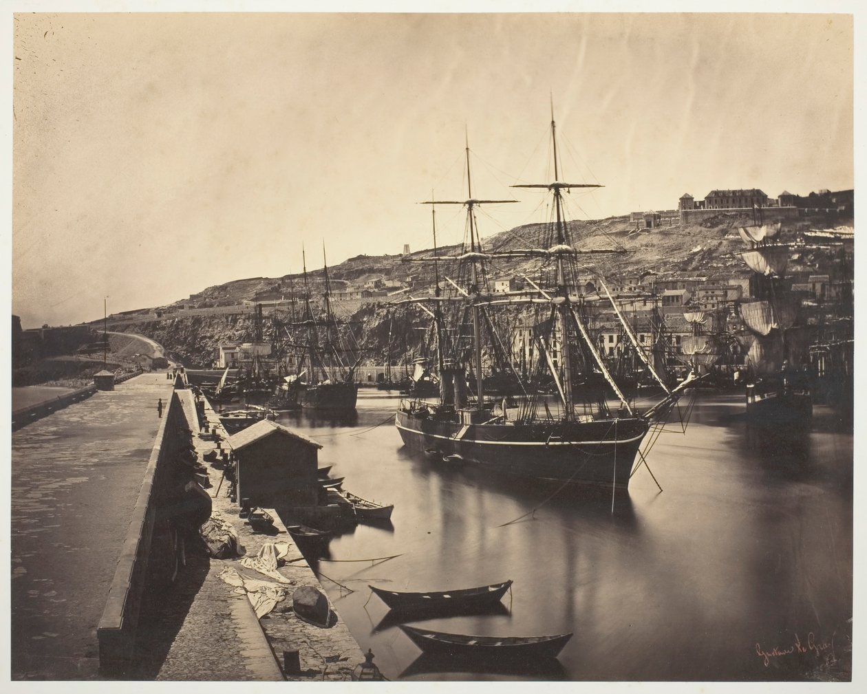O Porto e Cidade de Sète-Mediterranean Porto e Cidade de Sète-Mediterranean, 1857. de Gustave Le Gray