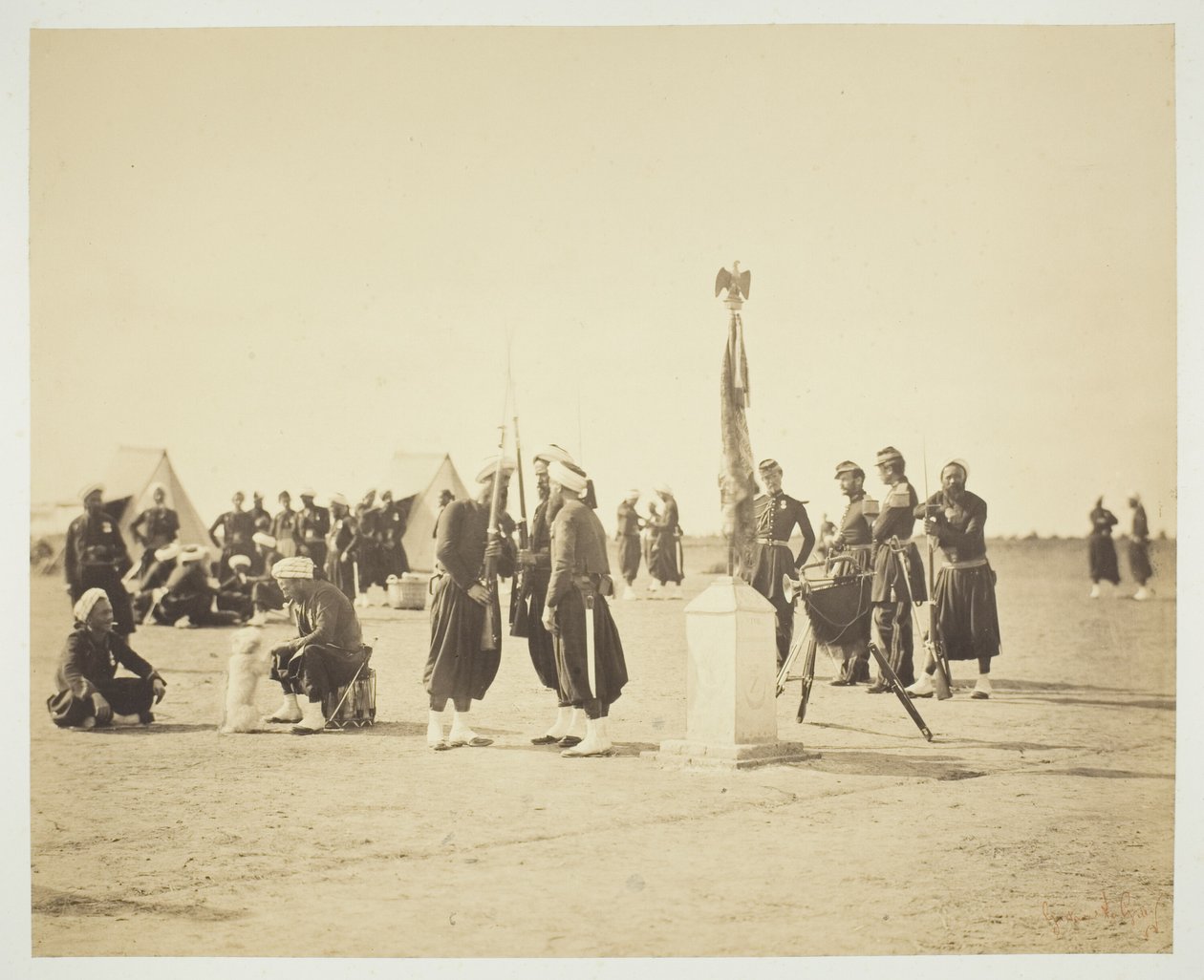 A bandeira hasteada do Regimento Zouave, Camp de Châlons de Gustave Le Gray
