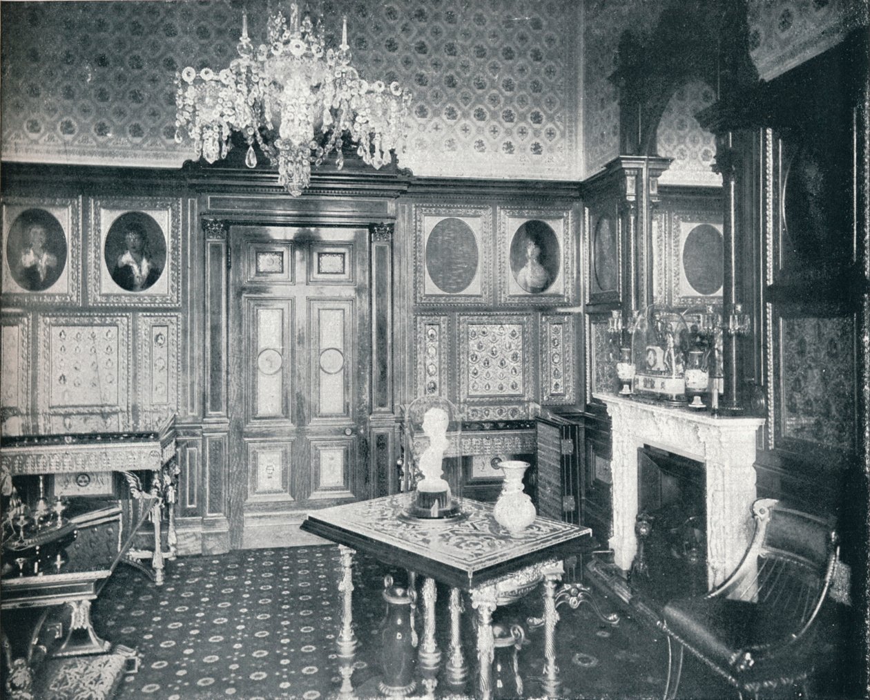 A Câmara de Audiência Privada do Queens no Castelo de Windsor, c1899, 1901 de HN King