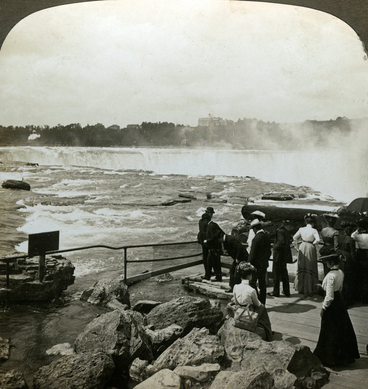 Terrapin Point, Goat Island, Cataratas do Niágara, EUA. de H. C. White