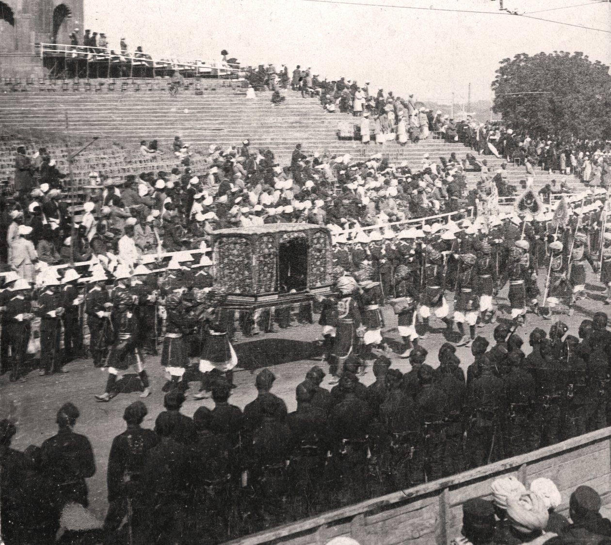 Palanquim do estado em uma procissão real, Delhi, Índia, 1912. de H. D. Girdwood