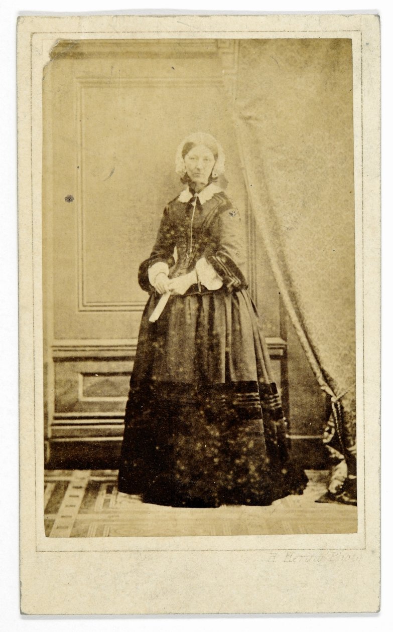 Cartão de visita de Florence Nightingale, c.1858 (foto do bw) de H. Hering