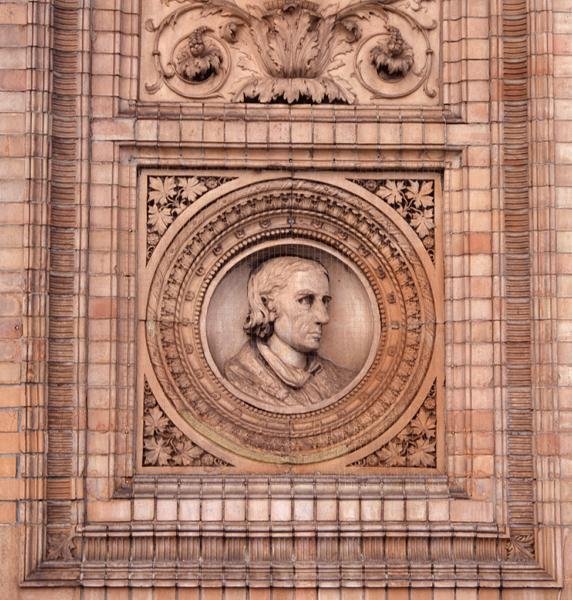 Detalhe da fachada do Hamburger Kunsthalle (foto) de H. v. d. Schirrmacher G. T. and Erbe A. Hude