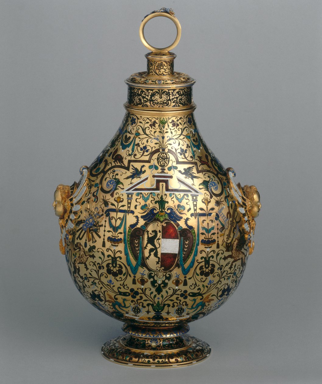 Frasco em ouro esmaltado decorado com figuras grotescas e com o brasão do arcebispo de Salzburgo Wolf Dietrich von Raitenau de Hans Karl