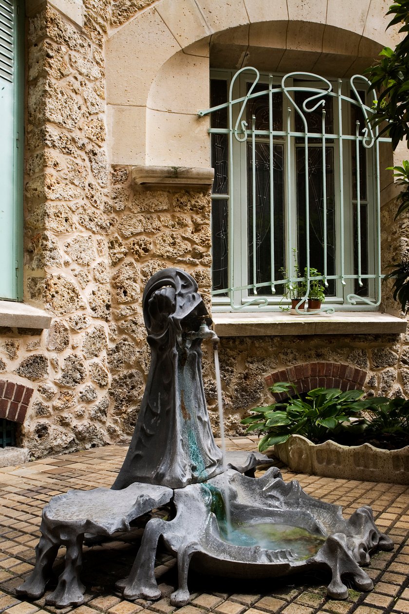 Fonte, pátio do Castel Beranger, 1897-98 de Hector Guimard