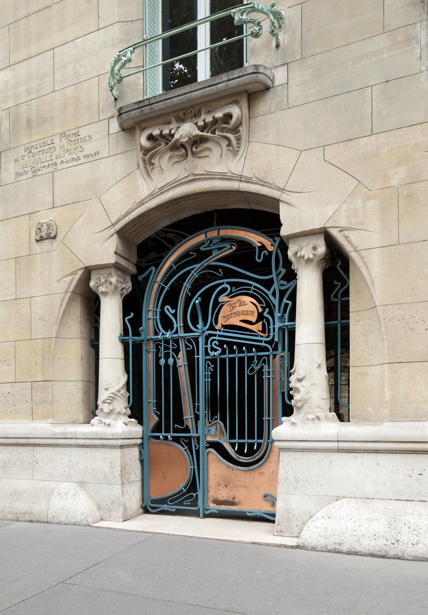 Porta de entrada do Castel Beranger, em estilo Art Nouveau, construído entre 1895 e 1898 no 16º arrondissement em Paris (foto) de Hector Guimard