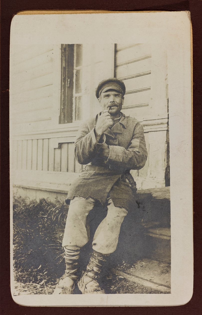 Primeira Guerra Mundial: a "Ucrânia nos anos 1914-1916 durante a invasão do exército alemão". Retrato de um homem (foto a p/b) de Heldenfriedhof Dsessentniki (attr. to)