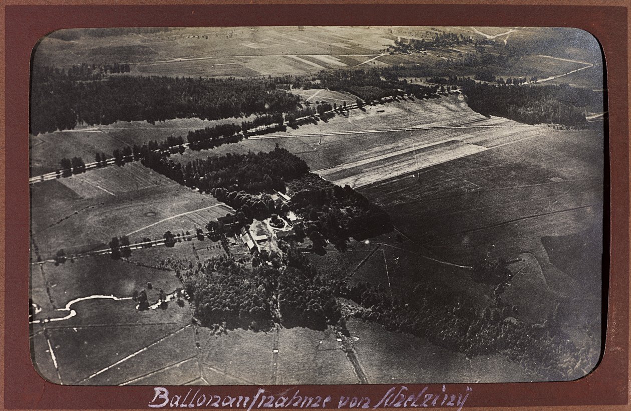 Primeira Guerra Mundial: a "Ucrânia nos anos 1914-1916 durante a invasão do exército alemão". Vista Aérea (foto p/b) de Heldenfriedhof Dsessentniki (attr. to)