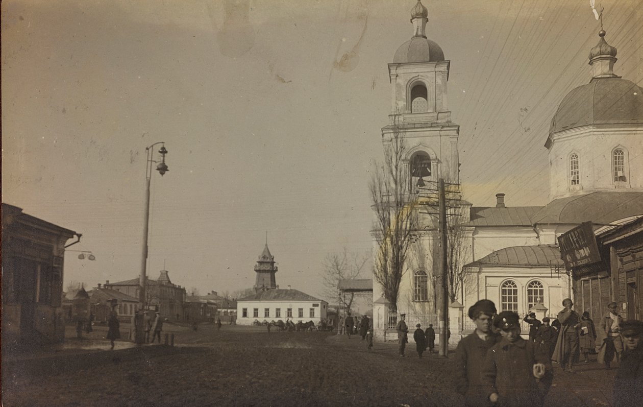 Primeira Guerra Mundial: a "Ucrânia nos anos 1914-1916 durante a invasão do exército alemão". Vista de uma cidade (foto a p/b) de Heldenfriedhof Dsessentniki (attr. to)