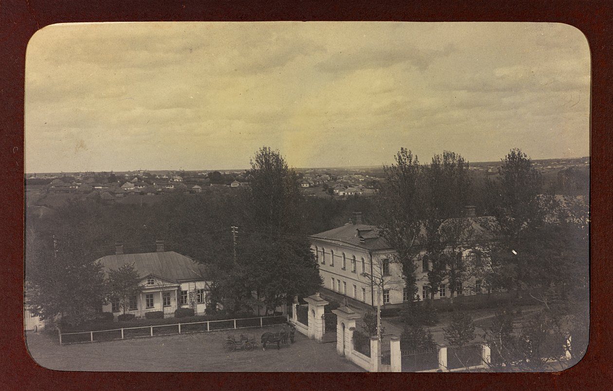 Primeira Guerra Mundial: a "Ucrânia nos anos 1914-1916 durante a invasão do exército alemão". Vista de uma cidade (foto a p/b) de Heldenfriedhof Dsessentniki (attr. to)