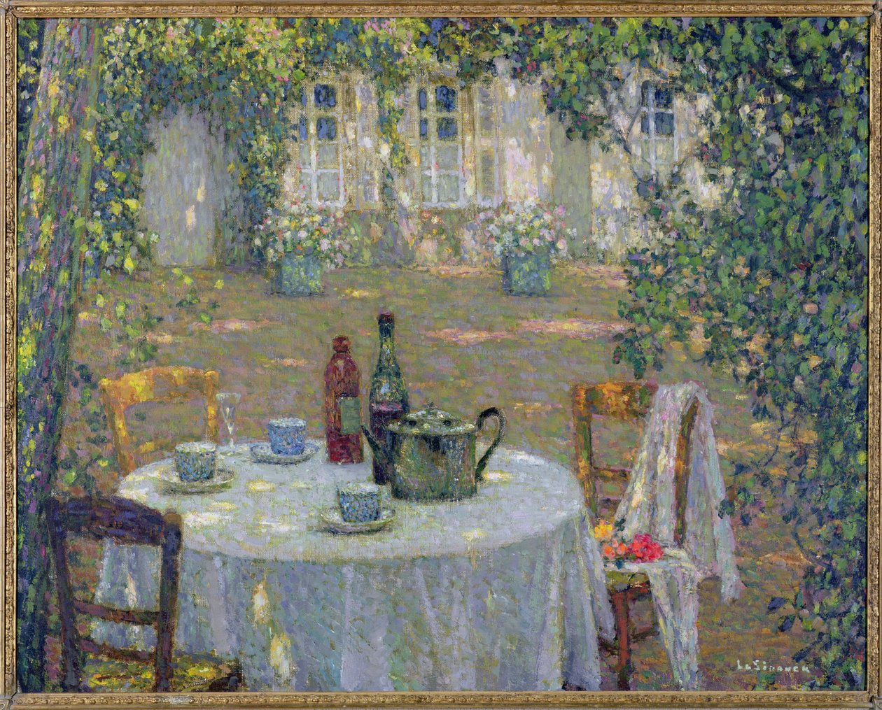 A mesa ao sol no jardim, Gerberoy, c.1911 de Henri Eugene Augustin Le Sidaner