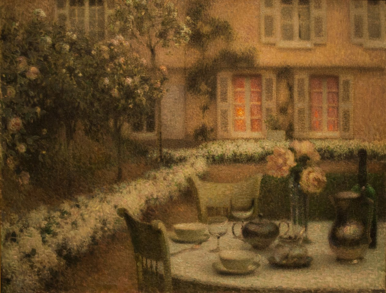 The_Table_in_the_White_Garden em GerberoynFrancais: La table au jardin blanc em GerberoynInglês: A mesa no jardim feher, Gerberoy bann de Henri Eugene Augustin Le Sidaner