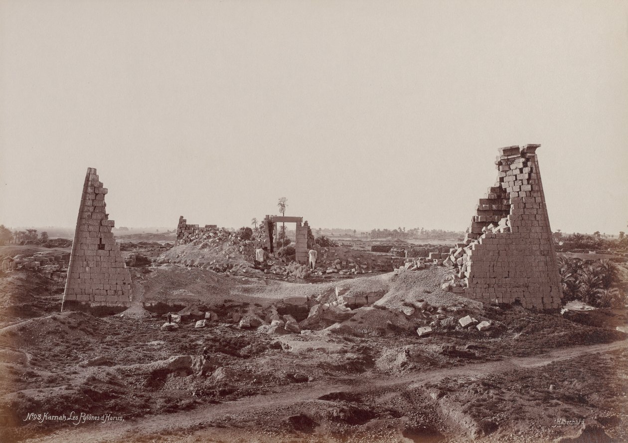 Karnak, Os Pilões de Hórus de Henri Béchard