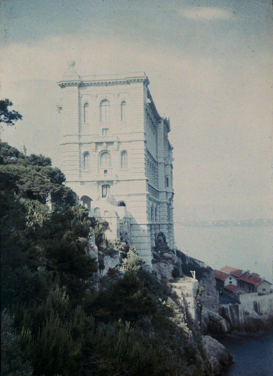 Elegante edifício fortificado no Golfo do Mónaco de Henri Chouanard