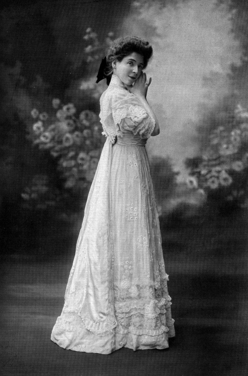 Miss Goldstein como Yvonne na peça "Les plumes du Paon", Paris, fotografia de Henri Manuel do jornal francês "Le Theatre", outubro de 1907 de Henri Manuel