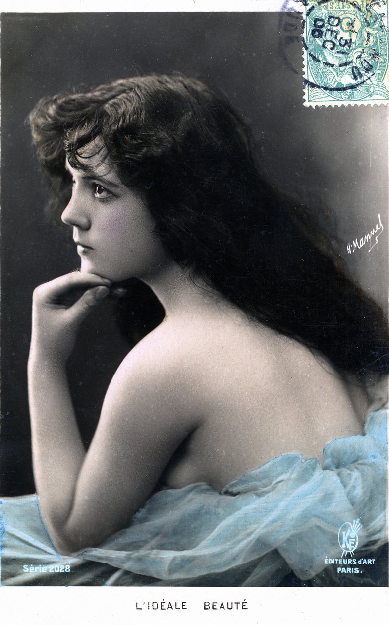 O ideal de beleza: jovem de cabelos compridos (provavelmente a bailarina Véréna, das Folies Bergères), cartão postal 1905 (foto) de Henri Manuel