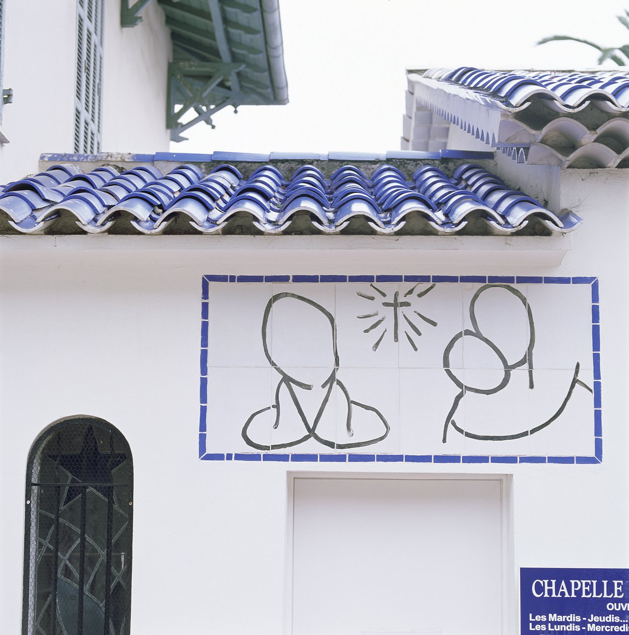 Vista da entrada e do teto da Capela do Rosário, Vence de Henri Matisse