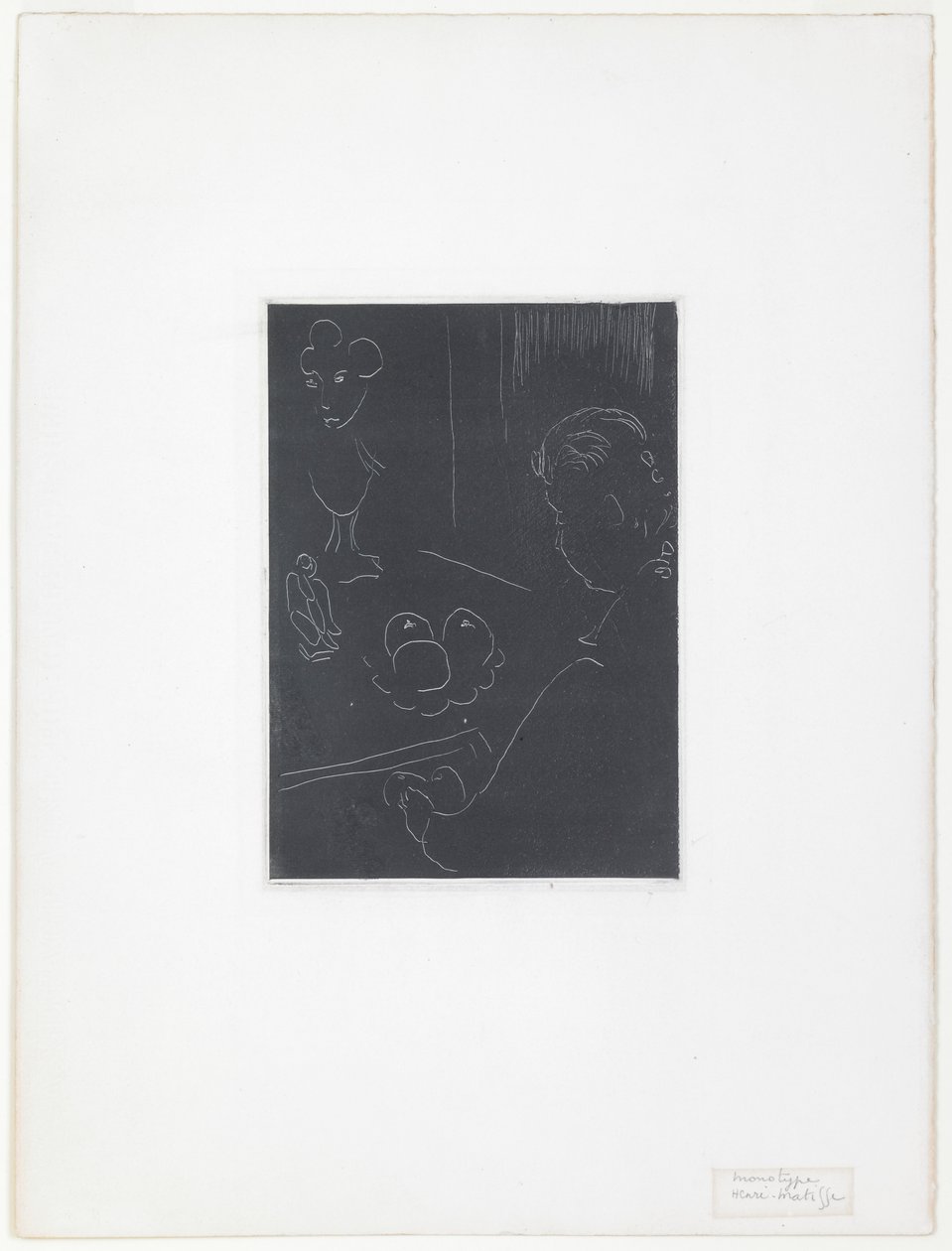 Jovem mulher num interior com fruta e esculturas de Henri Matisse