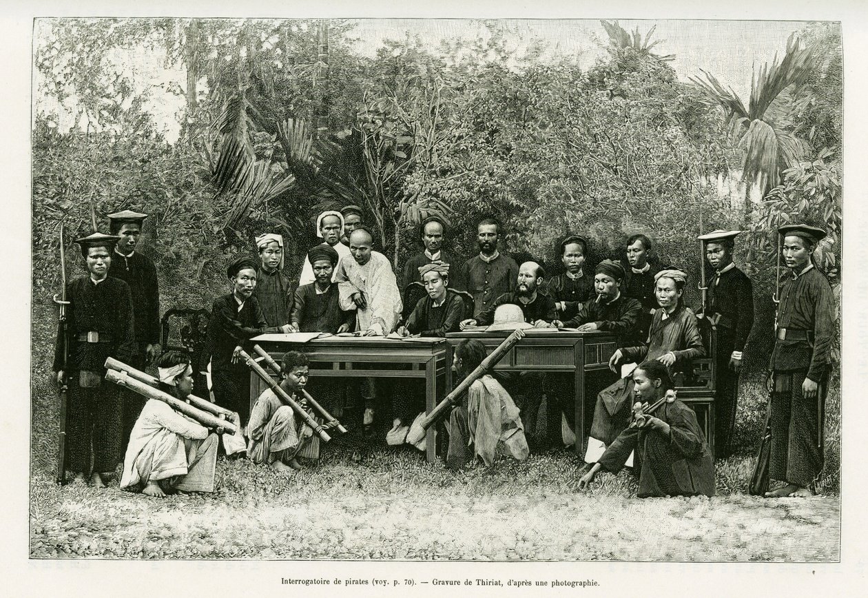 Interrogatório de piratas. Gravado por Thiriat, após uma fotografia, para ilustrar a história Trente mois au Tonkin em 1884, pelo Doutor Hocquard, em le tour du monde 1889, dirigido por Edouard Charton (1807-1890), Hachette, Paris. de Henri Thiriat