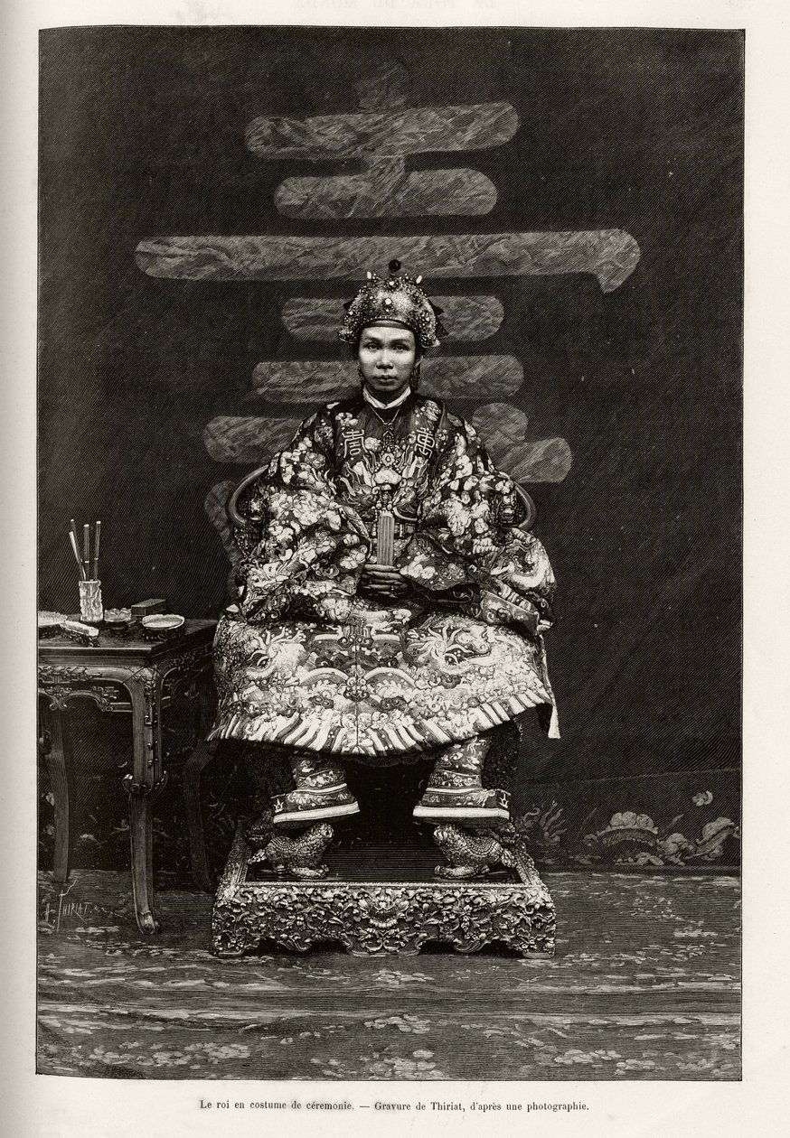 Retrato do Rei Dong Khanh (1864-1889) Imperador de Annam, em traje cerimonial. Gravura de Thiriat, para ilustrar a história "Trente mois au Tonkin" do Dr. Charles Edouard Hocquard (1853-1911), em 1885, em Le tour du monde, nouveau journal des voyages. de Henri Thiriat