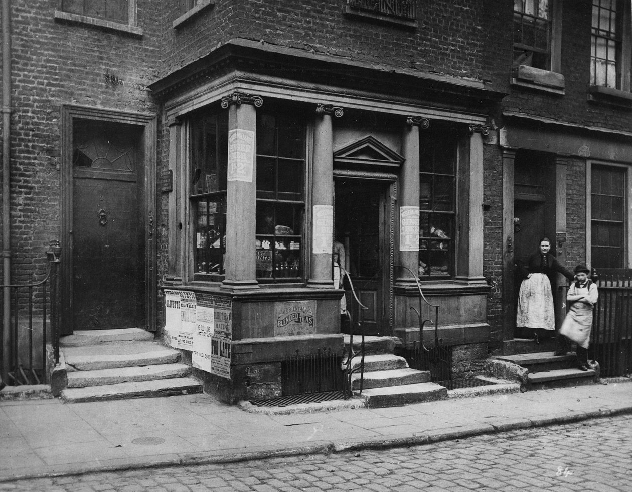 Loja, Macclesfield Street, c.1883 de Henry Dixon