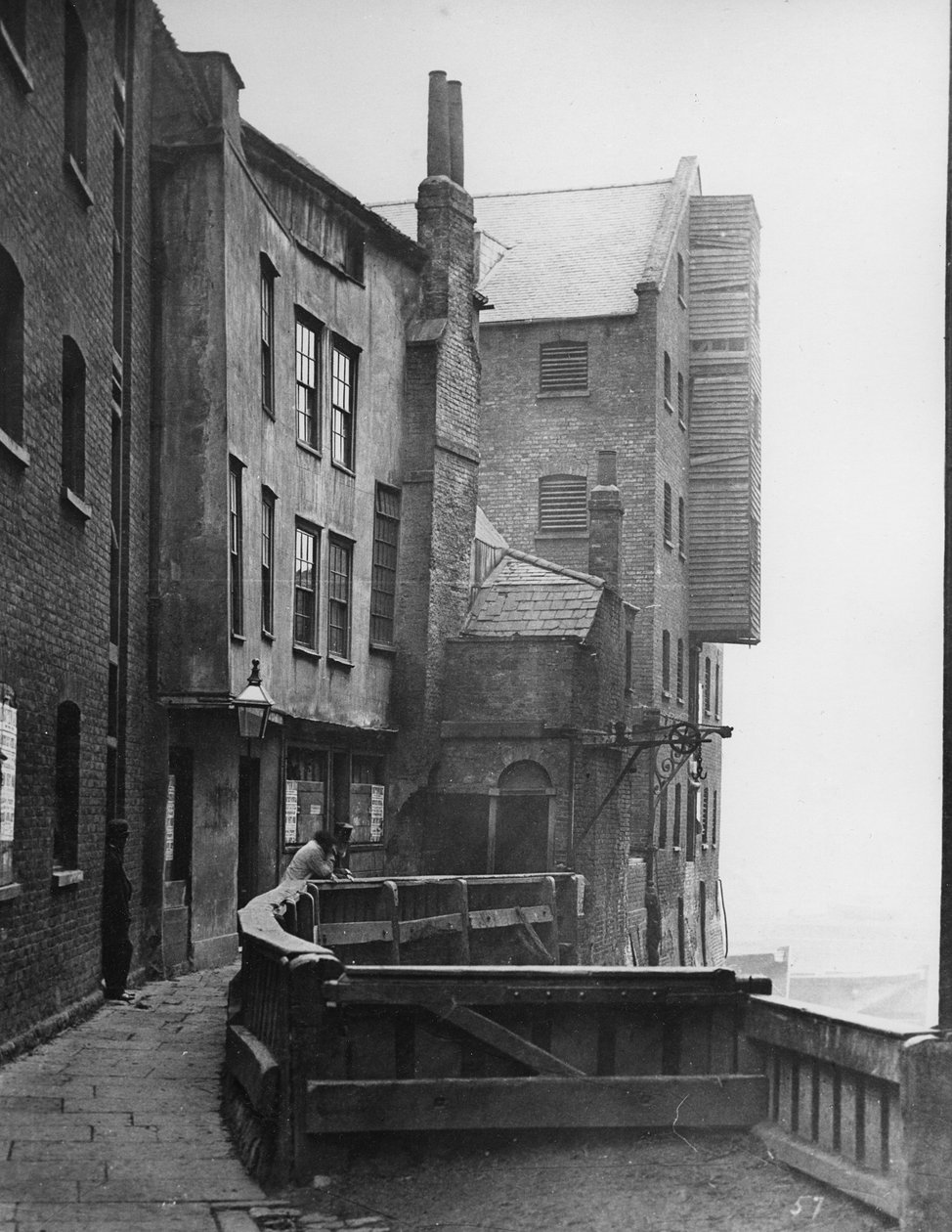 Doca de St. Mary Overy, Southwark, c.1881 de Henry Dixon