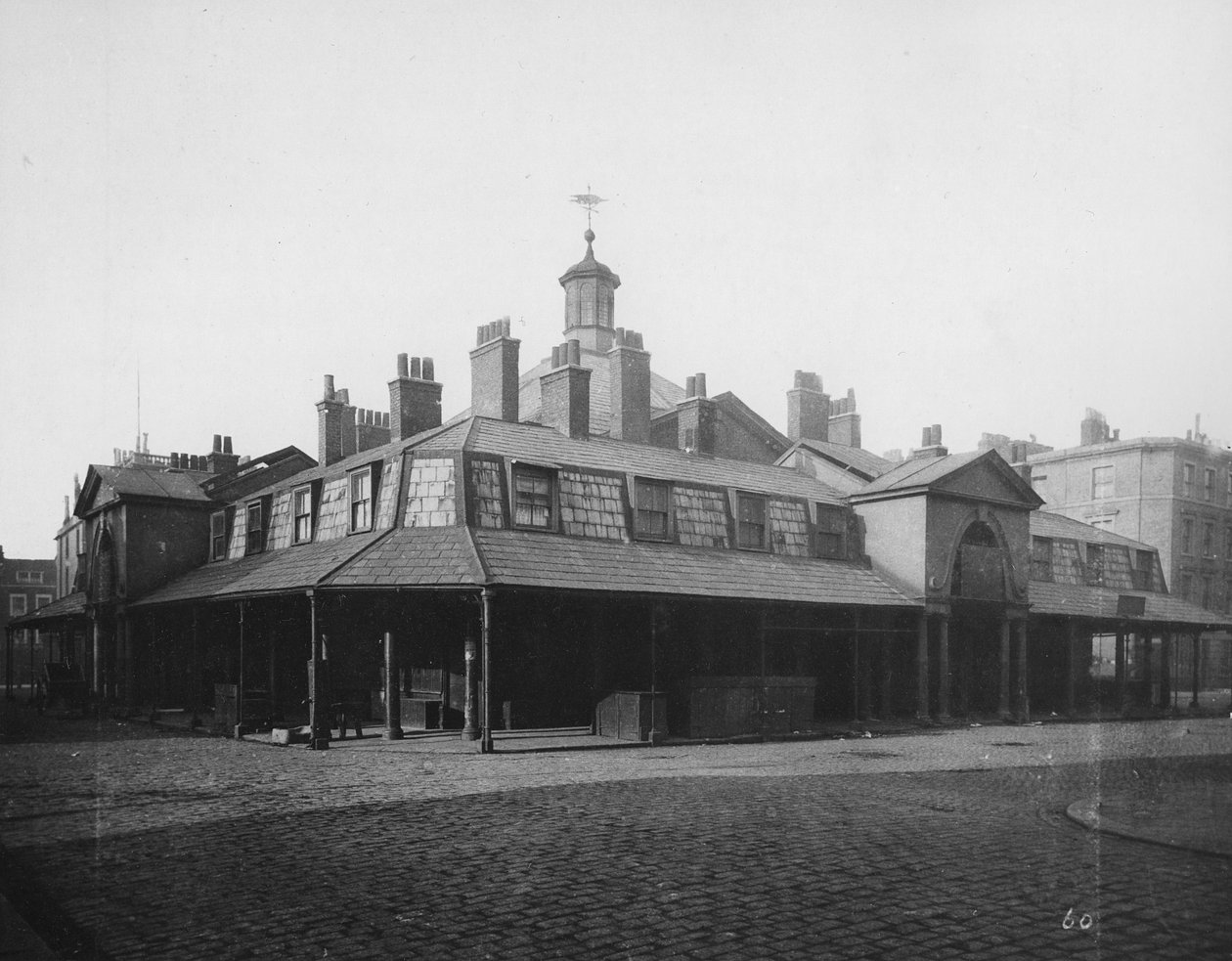 A Oxford Market House, a Great Titchfield Street, ao norte de Oxford Street, cerca de 1880 de Henry Dixon