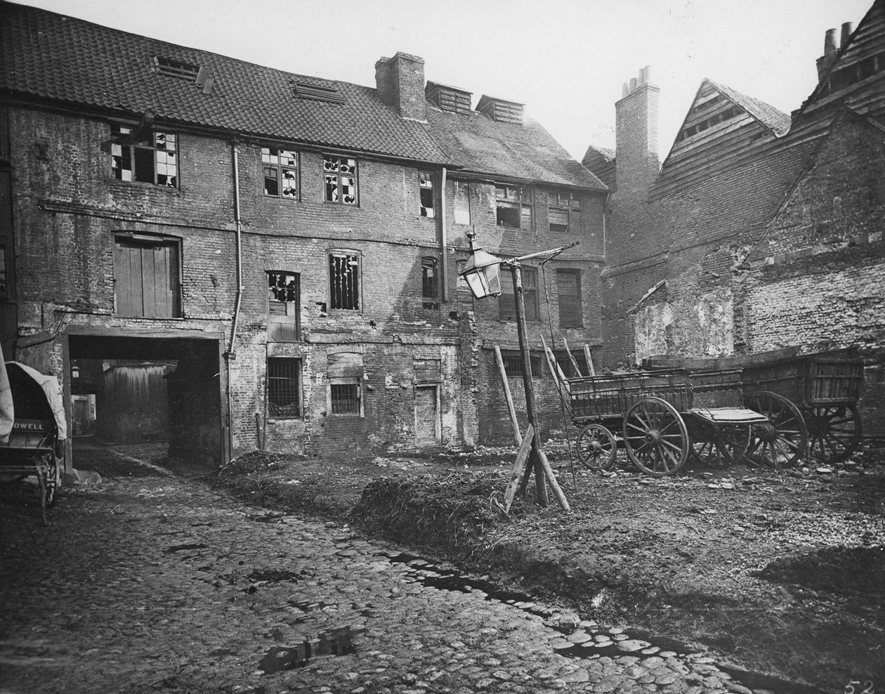 White Hart Inn Yard, Southwark, c.1881 de Henry Dixon