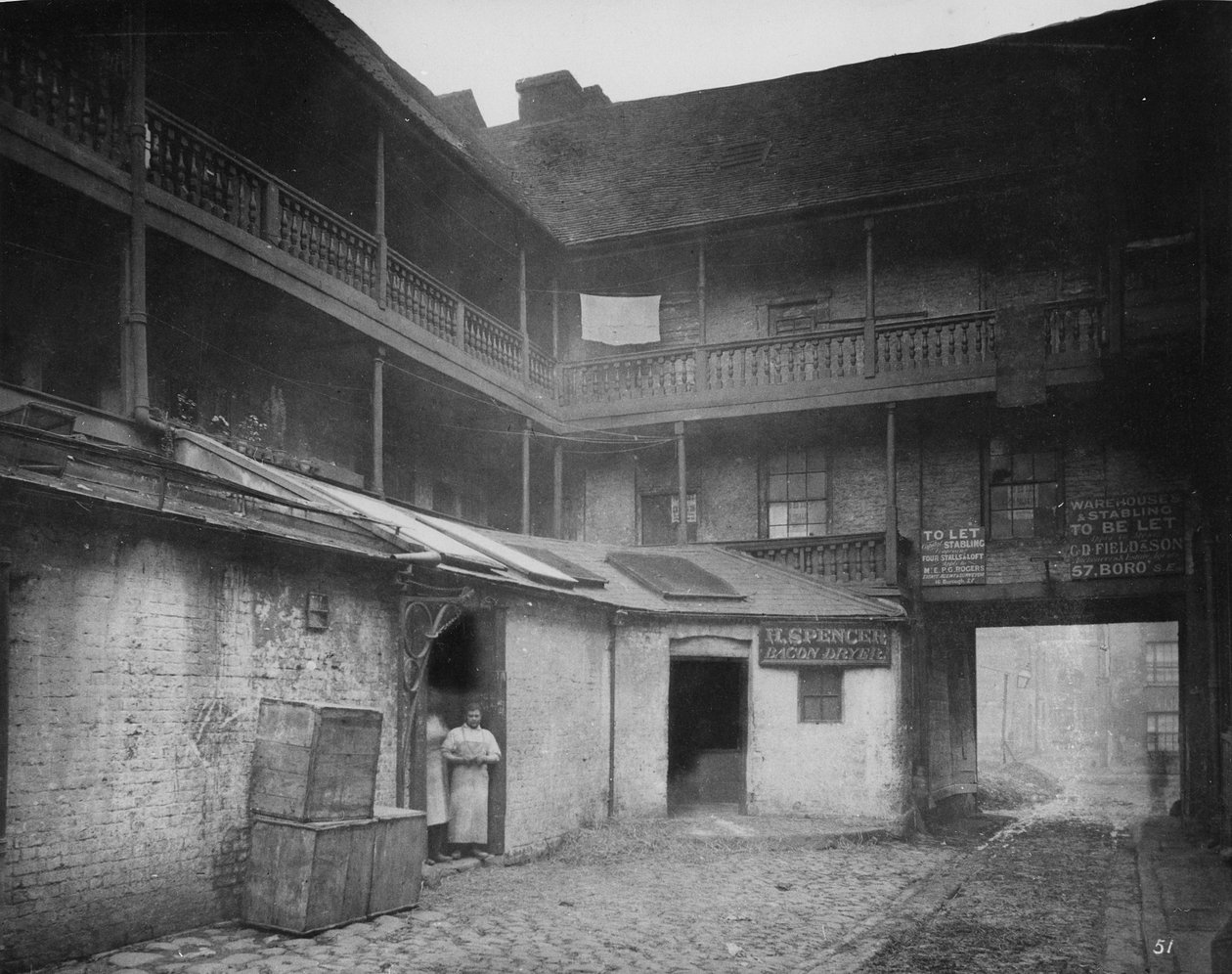 White Hart Inn Yard, Southwark, c.1881 de Henry Dixon